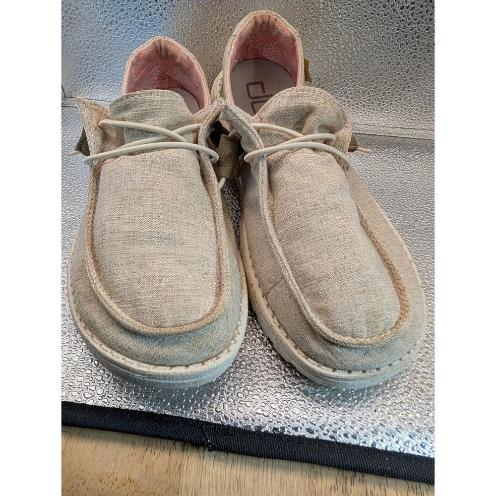 Hey Dude Wendy Womens 8 Beige Linen Floral Slip On Loafers Moccasins Shoes